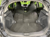 普段のお買い物や通勤、送迎等に十分な荷室スペースを確保しております。セカンドシートを倒すと、大きな荷物の積載も可能です♪