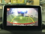 ご覧のように後方の死角をサポートしてくれるバックカメラ付きとなっております☆