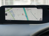 マツダコネクトの8.8インチワイドセンターディスプレイです。『Android Auto』『Apple CarPlay』や独自のコネクテッドサービスに対応したインターフェイスシステムです。