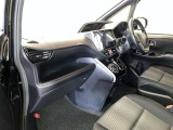 前方の見通しが良いすっきりした視界、誰でも扱いやすく運転できます。疲れにくく安心ドライブを更に快適なものにします!