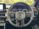 【純正革巻きステアリング】上質な革を使用することで、手にしっかり馴染みとても運転しやすいハンドルです♪