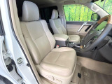 運転席シート廻りは使用感も少なく、良好な状態となっています。前オーナー様が丁寧に使っていたことがよくわかりますね。