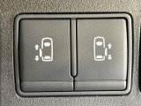 【両側パワースライドドア】スマートキーや運転席のスイッチで後席両側スライドドアの開閉が可能♪電動だから力を入れてドアを開ける必要が無く、小さなお子様でも簡単に開け閉めでき快適です♪