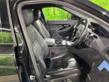 質感の高いシートでございます。使用感が出やすい運転席ですが、綺麗な状態を保っております。前席の状態は内装の状態を見る大きなポイントになると思いますので、是非一度、実際にご覧くださいませ。