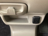 対応のケーブルがあれば車内でスマホなどの充電が可能です☆