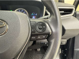 レーダークルーズコントロールを搭載しております。前車との距離をレーダーで測り一定の車間距離とスピードを保つとても便利な機能です。高速道路で楽に安心安全です!