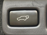 【パワーバックドア】スマートキーや運転席のボタンを押すだけでリアゲートが自動で開閉します!荷物を持っている時や、高い位置にあるバックドアを閉める際に便利な機能です♪