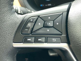 手元でナビの音量調整等が出来るのでナビの操作によるわき見運転を防止することが出来ます。