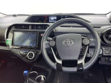 運転席まわりです。 各操作スイッチは使いやすい位置に配置されてます。