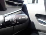 ハイビームアシスト機能が装備されており対向車が接近すると自動的にロービームに切り替えてくれる便利な機能になっております♪