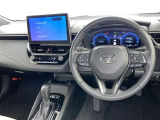 運転席まわりです。 各操作スイッチは使いやすい位置に配置されてます。