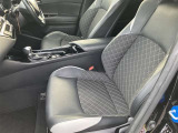 運転席・助手席もゆったり乗れます♪