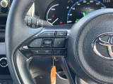 ステアリングスイッチ付きで運転中、前方から目線をそらすことなく、オーディオ等の操作が可能です!