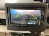 【バックカメラ】運転が苦手な方も車庫入れラクラクです!ギアをリバースに入れれば自動的に切り換わりますので、面倒な操作は不要です♪狭い駐車場もお車を傷つけず安心ですね!
