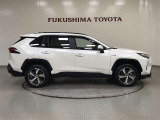 【まるごとクリーニング】シートを取り外し、車内を徹底洗浄。隅々まで丁寧に仕上げています。