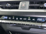 左右独立温度コントロールフルオートエアコンです。運転席、助手席それぞれで独立して温度設定ができます。冷え性の方が乗っても安心ですね♪