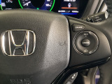 ハンドルにHondaセンシング系のクルーズコントロールやレーンキープアシストなどのスイッチが装備されています。ハンドルから手を離さず安全に操作できます。