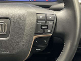 右側のステアリングスイッチではトヨタセーフティセンスなどの運転支援系と、オーディオの操作が出来るようになっています!