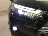 LEDヘッドライトです。デザイン性がよくとても明るいので、夜間の走行や悪天候でも安心です。しかも長寿命!