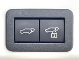 【パワーバックドア】スマートキーや運転席のボタンを押すだけでリアゲートが自動で開閉します!荷物を持っている時や、高い位置にあるバックドアを閉める際に便利な機能です♪