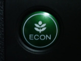 エンジン、エアコンなどを制御し低燃費な『ECONモード』に、また走りを楽しみたいとき、空調など快適性を重視したいときにはスイッチOFFで通常モードに切り替えができます!