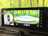 【アラウンドビューモニター】専用のカメラにより、上から見下ろしたような視点で360度クルマの周囲を確認することができます☆死角部分も確認しやすく、狭い場所での切り返しや駐車もスムーズに行えます。