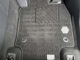 運転席フロアマットです。使用感は少なく、比較的綺麗な状態です。