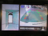 アラウンドビューモニターで車庫入れも空から見ている様に駐車できラクラクです。