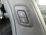 助手席もパワーシート付です。運転席からは、助手席肩口パワーシートスイッチで助手席シートの操作が手軽にできます。