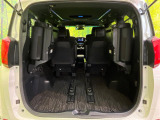 【パワーバックドア】スマートキーや運転席のボタンを押すだけでリアゲートが自動で開閉します!荷物を持っている時や、高い位置にあるバックドアを閉める際に便利な機能です♪
