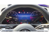 高いレベルの知性を備えたメルセデスの「インテリジェントドライブ」は、ドライバーの疲労を軽減し、安全かつ快適なドライブの一助となります。