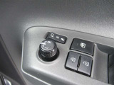 駐車時や狭い道でのすれ違い時に気を使うミラー。電動格納式ドアミラーはそんな時に便利です。