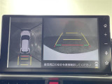 【パノラマモニター】クルマを真上から見下ろした視点で駐車をサポートします!死角からの障害物にいち早く気が付くことができます。
