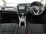 ◆視界広々で非常に運転しやすくロングドライブでも疲れを感じさせないすっきりとまとまったインパネ周りです。