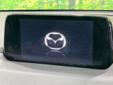 【マツダコネクトナビ】車内の雰囲気にマッチした一体型タイプのナビ。各種車輌設定やBluetooth再生等、様々な機能が楽しめます。直感的なダイヤル操作が可能で、使い勝手も良好です。