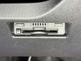 【ETC】高速道路などの料金所における自動料金支払いシステムです。車載器と料金所のアンテナとの間で無線通信を行い、料金を自動で支払うことができます。
