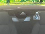 【i-ACTIVESENSE】走行中に前方の車両等を認識し、衝突しそうな時は警報とブレーキで衝突回避と被害軽減をアシスト。より安全にドライブをお楽しみいただけます。