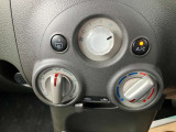大型スイッチで見やすく、簡単操作のマニュアルエアコンです。ご納車時からより快適にお乗り頂ける、エアコンフィルターの交換や、エアコン内部洗浄も承ります。