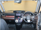 オシャレなインテリアで運転する気分も盛り上がりますよね^^