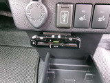 ETC車載器を装備しています。高速道路の料金所もストレスなく通行できます。