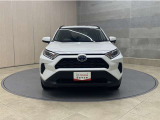 お車購入のポイントとなるフロントマスクです!シャープな目つきが印象的なデザインのヘッドランプです。