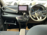 ◆◆◆運転席まわりはこのように機能的にまとまっています。足元が広くて、開放的ですよ!ぜひお座りください。