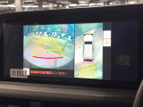 【パノラミックビューモニター】専用のカメラにより、上から見下ろしたような視点で360度クルマの周囲を確認することができます☆死角部分も確認しやすく、狭い場所での切り返しや駐車もスムーズに行えます。