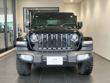 Jeep伝統の7スロットグリルは一目でJeepだと分かります。