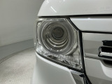 LEDヘッドライトは、点灯の瞬間から最大光量を発揮し、突然暗くなるトンネルなどでの安定感を高めます。