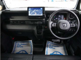 運転にかかわる様々な操作を安全に行えるように視点移動が少なく、操作性に配慮されたスイッチ類が凝縮されたコクピットです。
