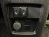 【シートヒーター】寒い日に重宝するシートヒーター!エアコンより早く温まってくれるので寒がりの人も安心ですね♪エアコンの温風は乾燥するから苦手、という方にもをおすすめです。