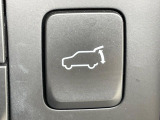 【パワーバックドア】スマートキーや運転席のボタンを押すだけでリアゲートが自動で開閉します!荷物を持っている時や、高い位置にあるバックドアを閉める際に便利な機能です♪