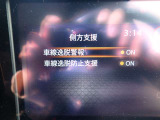 LDW(車線逸脱警報)が装備されておりドライバーが意図せずに白線を跨ぐと警告音で注意を促してくれます♪