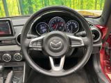【純正革巻きステアリング】上質な革を使用することで、手にしっかり馴染みとても運転しやすいハンドルです♪